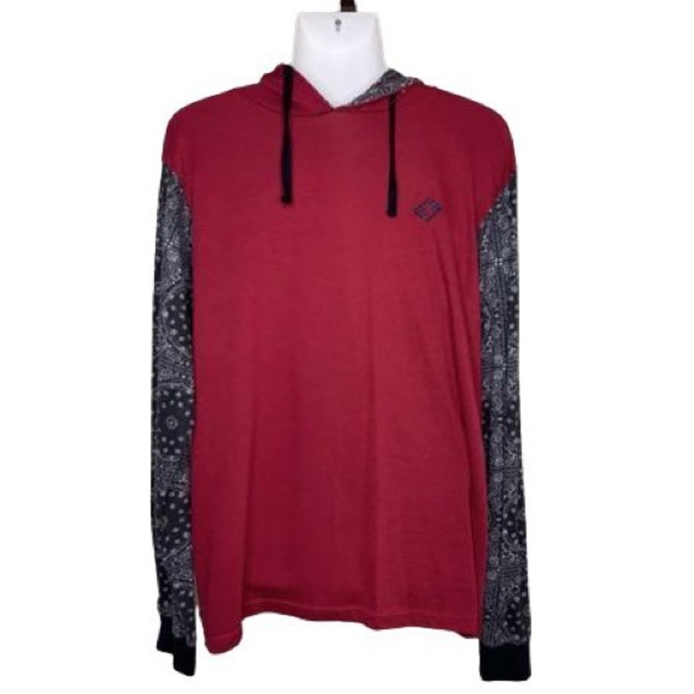 💪🏽 Young Men's gently worn pull over top.